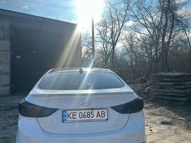 Белый Хендай Элантра, объемом двигателя 1.8 л и пробегом 140 тыс. км за 10800 $, фото 2 на Automoto.ua