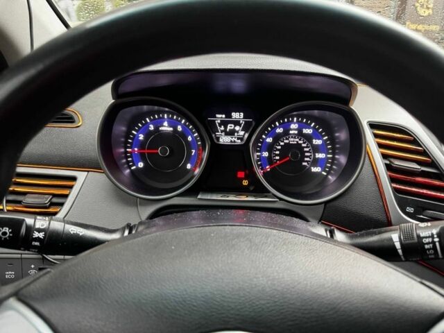 Белый Хендай Элантра, объемом двигателя 1.8 л и пробегом 204 тыс. км за 7500 $, фото 1 на Automoto.ua