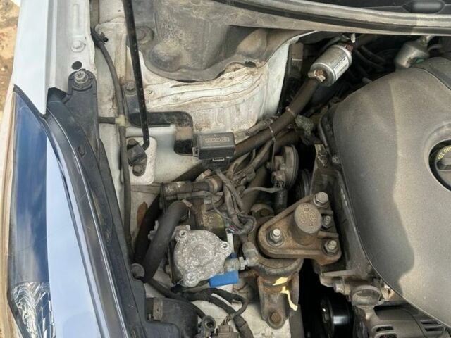 Белый Хендай Элантра, объемом двигателя 1.8 л и пробегом 140 тыс. км за 10800 $, фото 10 на Automoto.ua