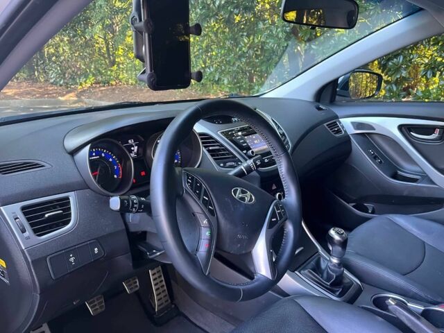 Белый Хендай Элантра, объемом двигателя 2 л и пробегом 75 тыс. км за 2300 $, фото 7 на Automoto.ua