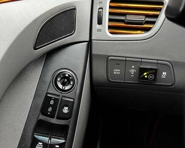 Белый Хендай Элантра, объемом двигателя 1.8 л и пробегом 204 тыс. км за 7500 $, фото 1 на Automoto.ua