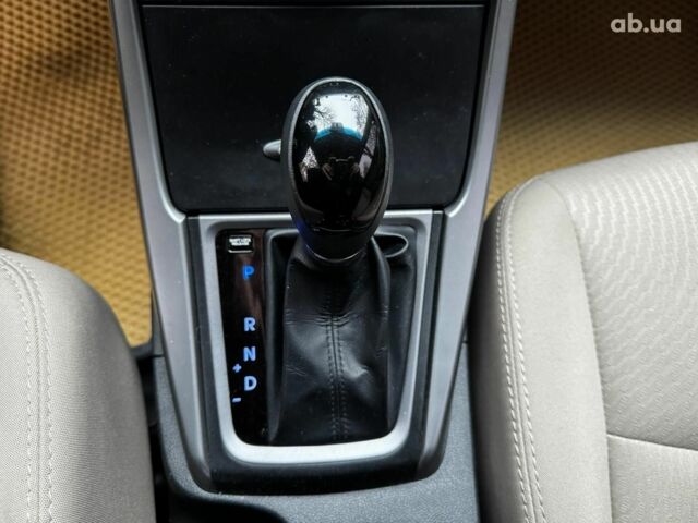 Белый Хендай Элантра, объемом двигателя 1.8 л и пробегом 163 тыс. км за 10290 $, фото 18 на Automoto.ua