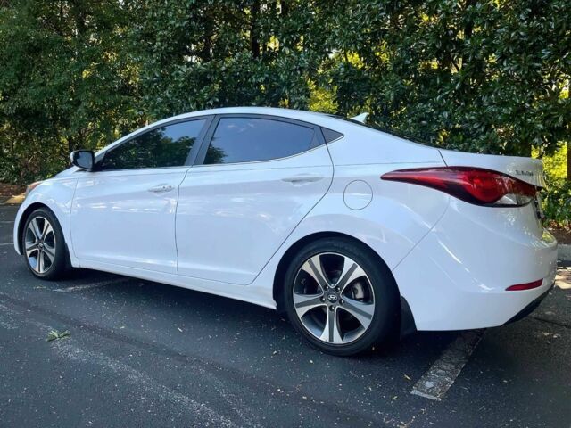 Белый Хендай Элантра, объемом двигателя 2 л и пробегом 75 тыс. км за 2300 $, фото 3 на Automoto.ua