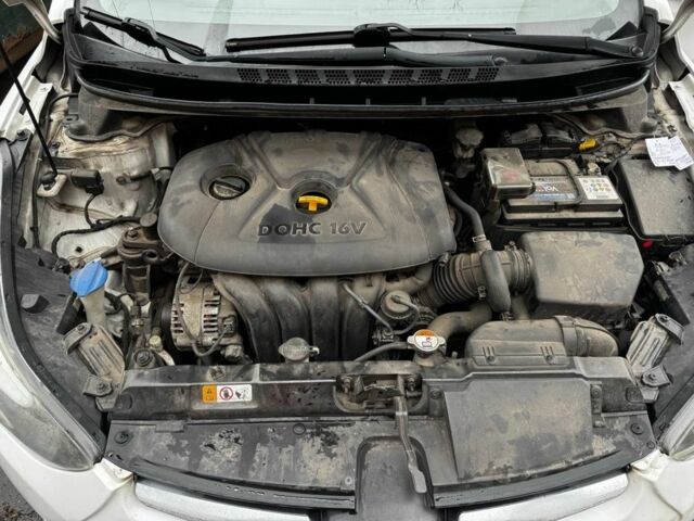 Белый Хендай Элантра, объемом двигателя 1.8 л и пробегом 204 тыс. км за 7500 $, фото 11 на Automoto.ua