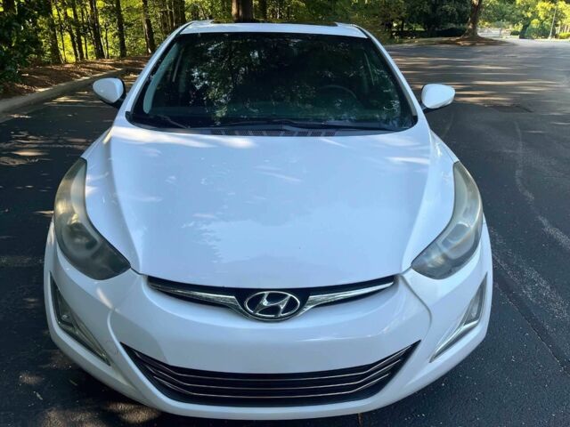 Белый Хендай Элантра, объемом двигателя 2 л и пробегом 75 тыс. км за 2300 $, фото 1 на Automoto.ua