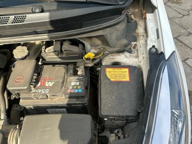 Белый Хендай Элантра, объемом двигателя 1.8 л и пробегом 140 тыс. км за 10800 $, фото 9 на Automoto.ua