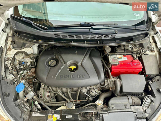 Белый Хендай Элантра, объемом двигателя 1.8 л и пробегом 127 тыс. км за 8400 $, фото 25 на Automoto.ua