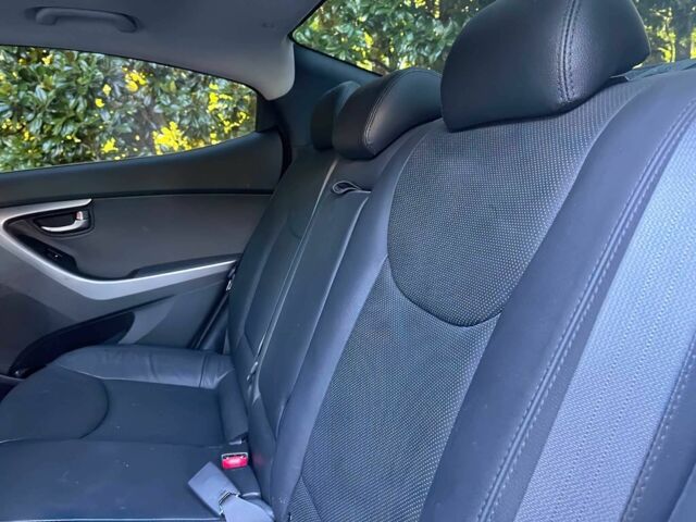 Белый Хендай Элантра, объемом двигателя 2 л и пробегом 75 тыс. км за 2300 $, фото 10 на Automoto.ua