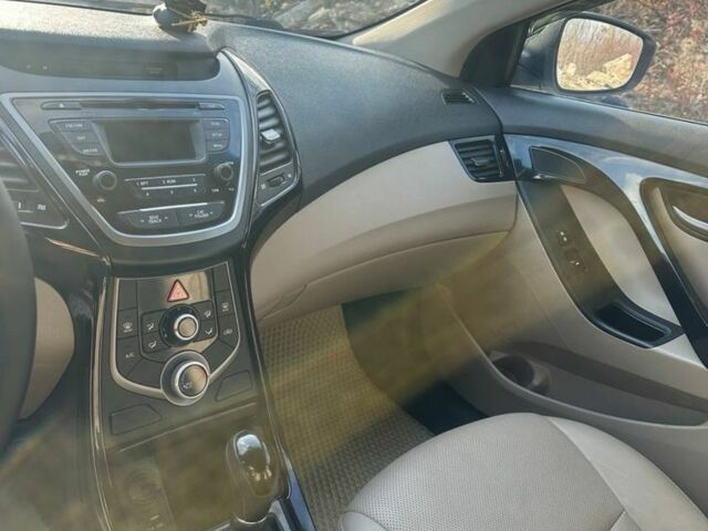 Белый Хендай Элантра, объемом двигателя 1.8 л и пробегом 140 тыс. км за 10800 $, фото 17 на Automoto.ua