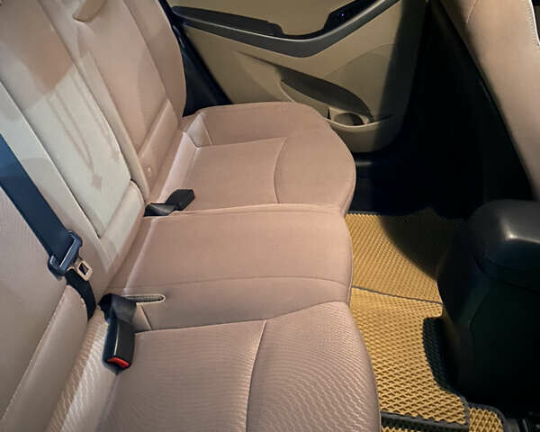 Белый Хендай Элантра, объемом двигателя 1.8 л и пробегом 163 тыс. км за 10500 $, фото 10 на Automoto.ua