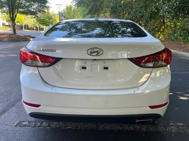 Белый Хендай Элантра, объемом двигателя 2 л и пробегом 75 тыс. км за 2300 $, фото 4 на Automoto.ua