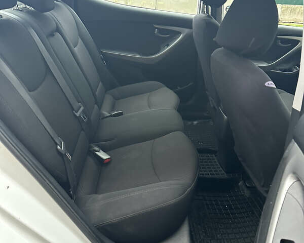 Білий Хендай Елантра, об'ємом двигуна 1.8 л та пробігом 235 тис. км за 7700 $, фото 41 на Automoto.ua