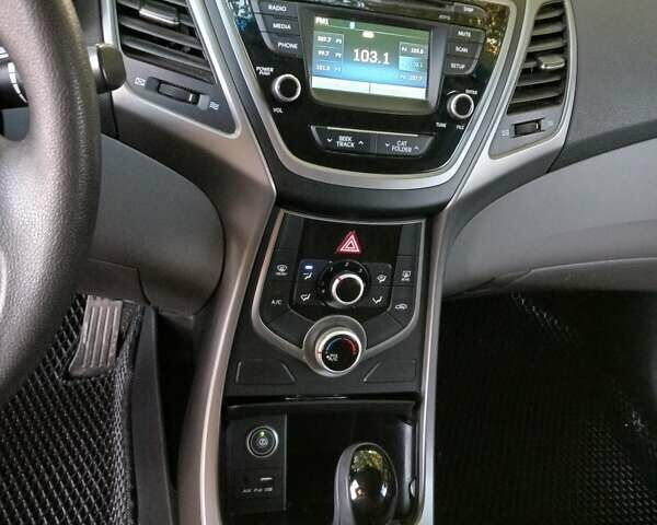 Білий Хендай Елантра, об'ємом двигуна 1.8 л та пробігом 186 тис. км за 9200 $, фото 5 на Automoto.ua