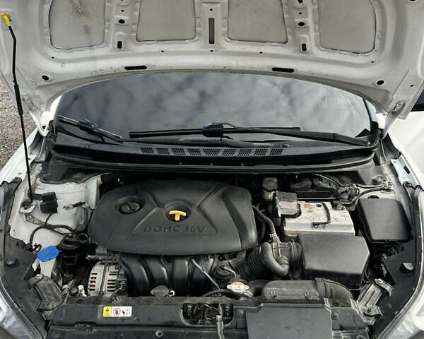 Хендай Элантра 2015 в Запорожье на Automoto.ua Белый Хендай Элантра, объемом двигателя 1.8 л и пробегом 143 тыс. км за 8900 $, фото 21 на Automoto.ua