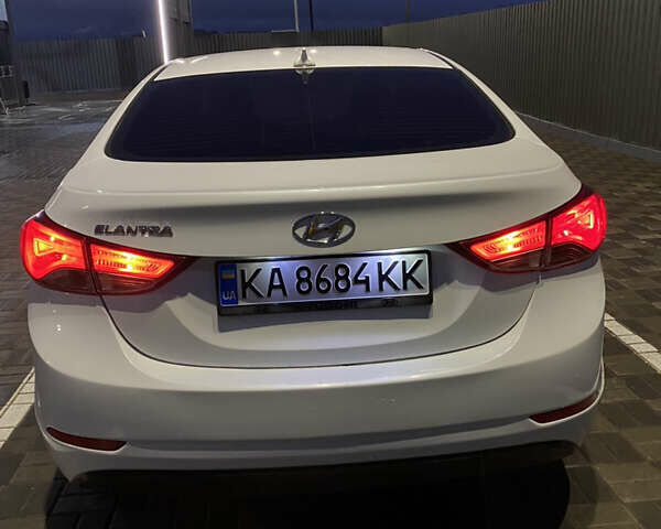 Белый Хендай Элантра, объемом двигателя 1.8 л и пробегом 163 тыс. км за 10500 $, фото 5 на Automoto.ua