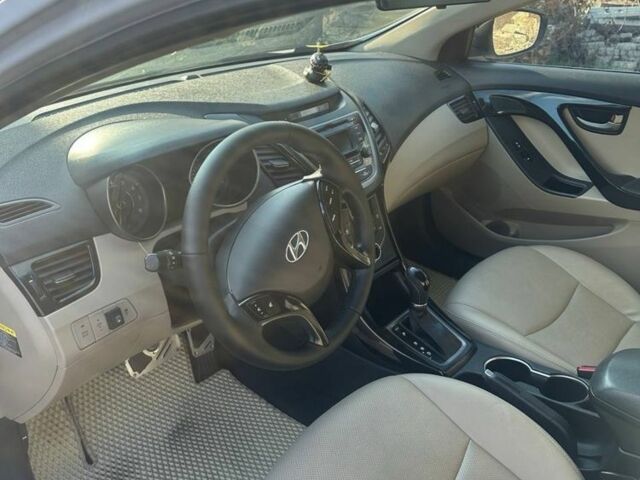 Белый Хендай Элантра, объемом двигателя 1.8 л и пробегом 140 тыс. км за 10800 $, фото 5 на Automoto.ua