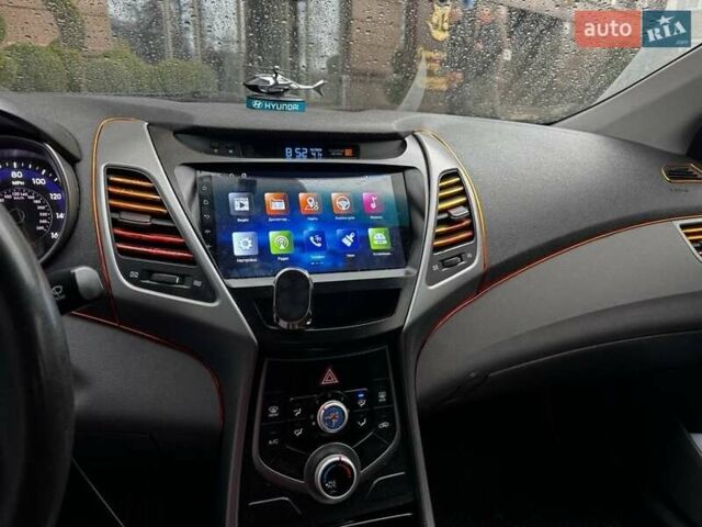 Белый Хендай Элантра, объемом двигателя 1.8 л и пробегом 204 тыс. км за 7500 $, фото 12 на Automoto.ua