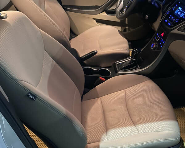 Белый Хендай Элантра, объемом двигателя 1.8 л и пробегом 163 тыс. км за 10500 $, фото 11 на Automoto.ua