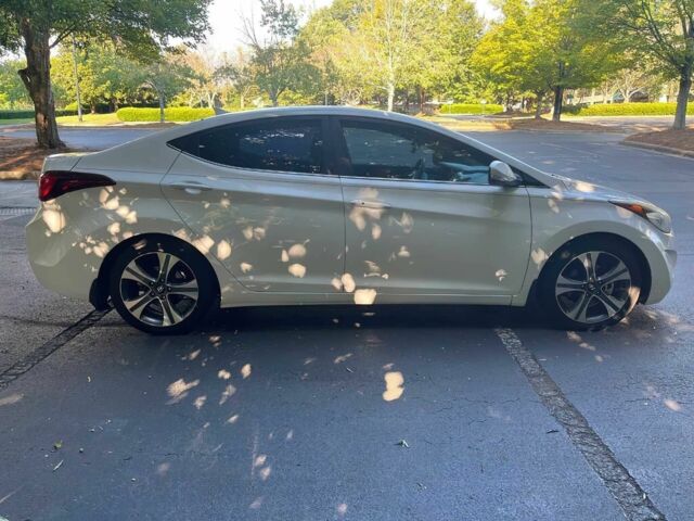 Белый Хендай Элантра, объемом двигателя 2 л и пробегом 75 тыс. км за 2300 $, фото 6 на Automoto.ua