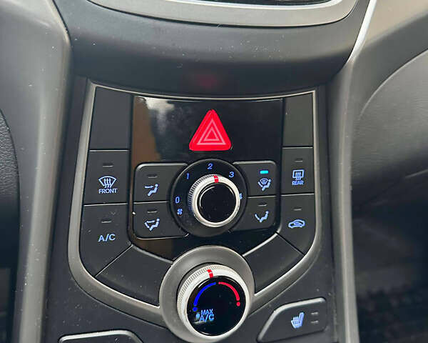 Белый Хендай Элантра, объемом двигателя 1.8 л и пробегом 127 тыс. км за 8400 $, фото 24 на Automoto.ua