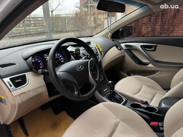 Белый Хендай Элантра, объемом двигателя 1.8 л и пробегом 163 тыс. км за 10290 $, фото 10 на Automoto.ua