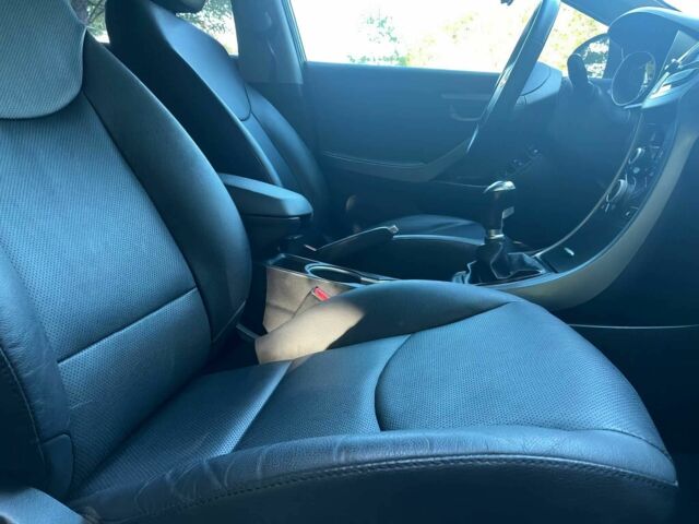 Белый Хендай Элантра, объемом двигателя 2 л и пробегом 75 тыс. км за 2300 $, фото 7 на Automoto.ua