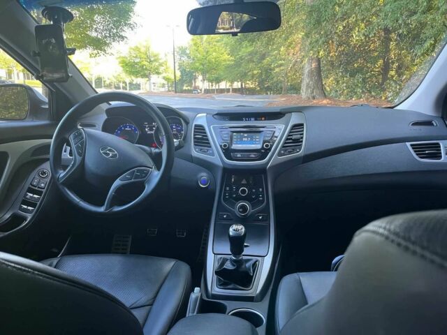 Белый Хендай Элантра, объемом двигателя 2 л и пробегом 75 тыс. км за 2300 $, фото 9 на Automoto.ua