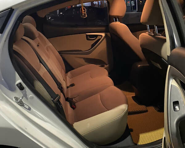 Белый Хендай Элантра, объемом двигателя 1.8 л и пробегом 163 тыс. км за 10500 $, фото 9 на Automoto.ua