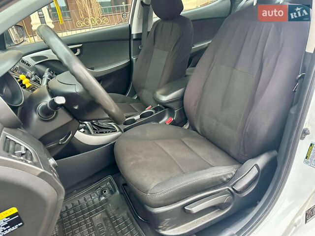 Белый Хендай Элантра, объемом двигателя 1.8 л и пробегом 127 тыс. км за 8400 $, фото 14 на Automoto.ua