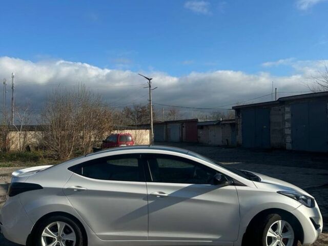 Белый Хендай Элантра, объемом двигателя 1.8 л и пробегом 140 тыс. км за 10800 $, фото 1 на Automoto.ua