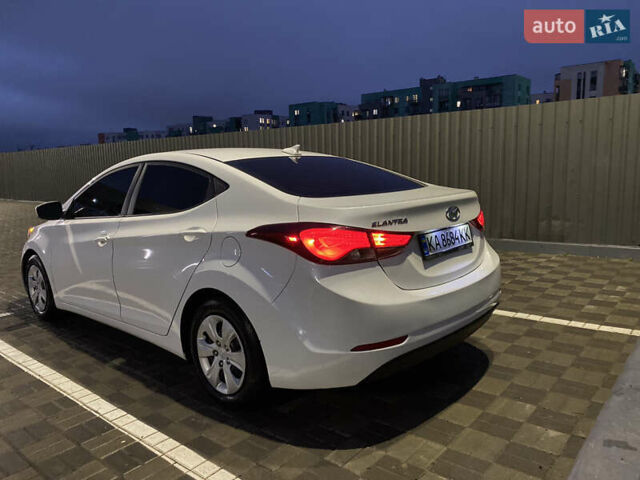 Белый Хендай Элантра, объемом двигателя 1.8 л и пробегом 163 тыс. км за 10500 $, фото 6 на Automoto.ua