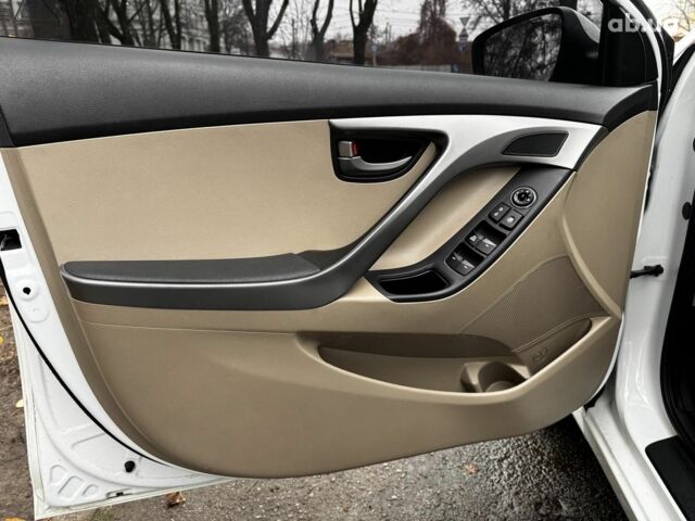 Белый Хендай Элантра, объемом двигателя 1.8 л и пробегом 163 тыс. км за 10290 $, фото 8 на Automoto.ua