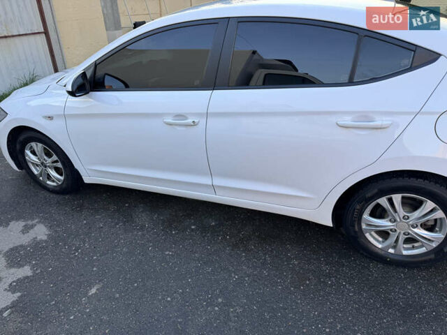 Белый Хендай Элантра, объемом двигателя 1.59 л и пробегом 160 тыс. км за 9650 $, фото 10 на Automoto.ua