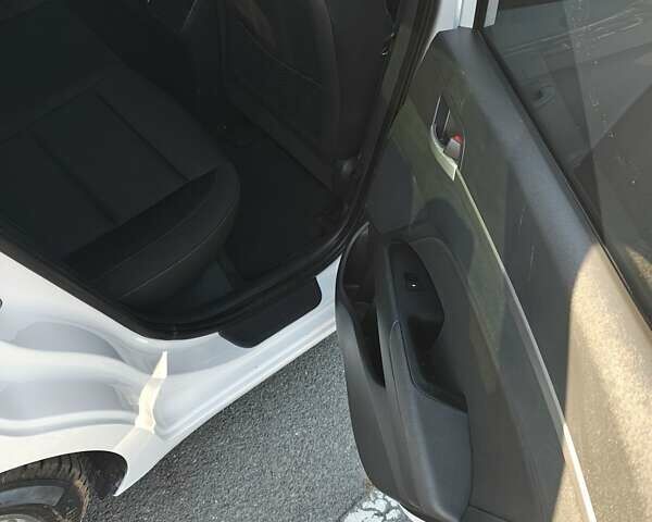 Білий Хендай Елантра, об'ємом двигуна 2 л та пробігом 255 тис. км за 10500 $, фото 18 на Automoto.ua