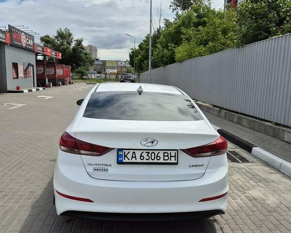 Белый Хендай Элантра, объемом двигателя 2 л и пробегом 80 тыс. км за 12800 $, фото 2 на Automoto.ua