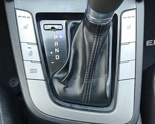 Білий Хендай Елантра, об'ємом двигуна 2 л та пробігом 255 тис. км за 10500 $, фото 11 на Automoto.ua