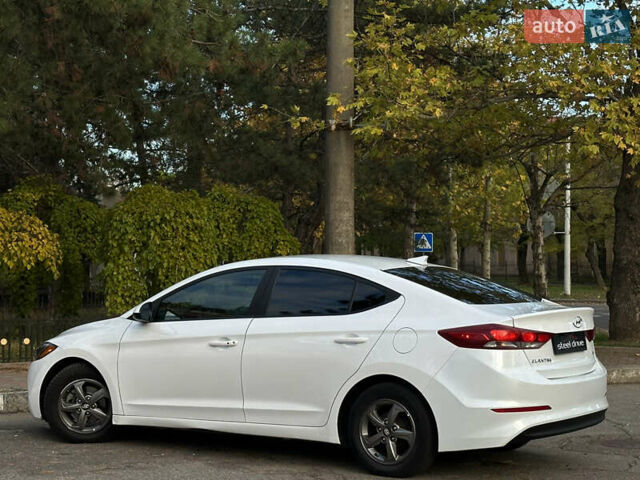 Хендай Элантра 2016 в Николаеве на Automoto.ua Белый Хендай Элантра, объемом двигателя 1.4 л и пробегом 160 тыс. км за 10999 $, фото 6 на Automoto.ua