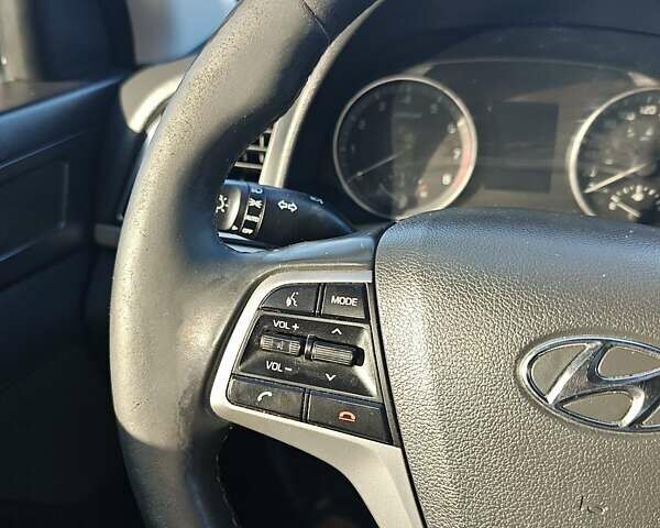 Білий Хендай Елантра, об'ємом двигуна 2 л та пробігом 255 тис. км за 10500 $, фото 9 на Automoto.ua