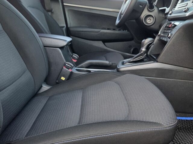 Белый Хендай Элантра, объемом двигателя 1.6 л и пробегом 195 тыс. км за 10500 $, фото 20 на Automoto.ua