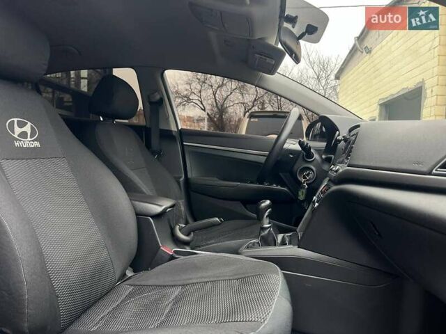 Белый Хендай Элантра, объемом двигателя 1.59 л и пробегом 220 тыс. км за 11800 $, фото 19 на Automoto.ua