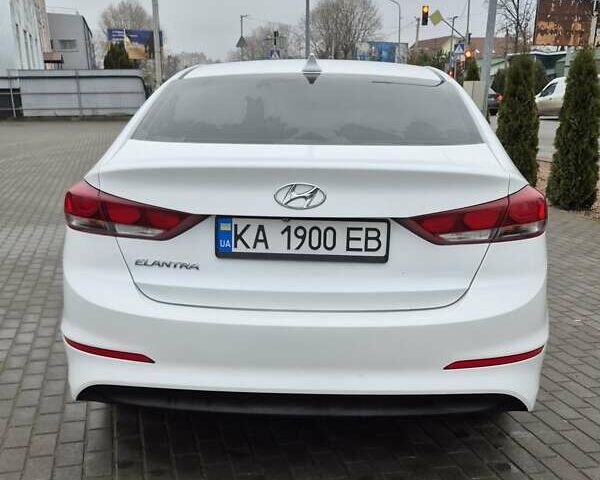 Белый Хендай Элантра, объемом двигателя 2 л и пробегом 140 тыс. км за 11500 $, фото 6 на Automoto.ua
