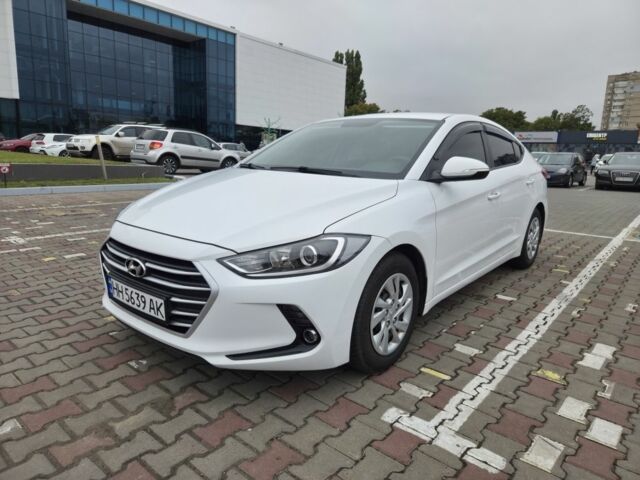 Белый Хендай Элантра, объемом двигателя 1.6 л и пробегом 195 тыс. км за 10500 $, фото 2 на Automoto.ua