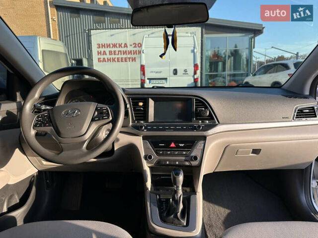 Белый Хендай Элантра, объемом двигателя 2 л и пробегом 180 тыс. км за 8900 $, фото 18 на Automoto.ua