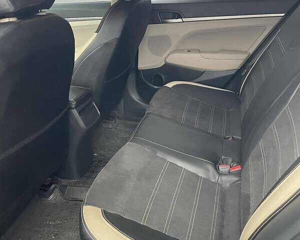 Белый Хендай Элантра, объемом двигателя 2 л и пробегом 112 тыс. км за 11800 $, фото 11 на Automoto.ua