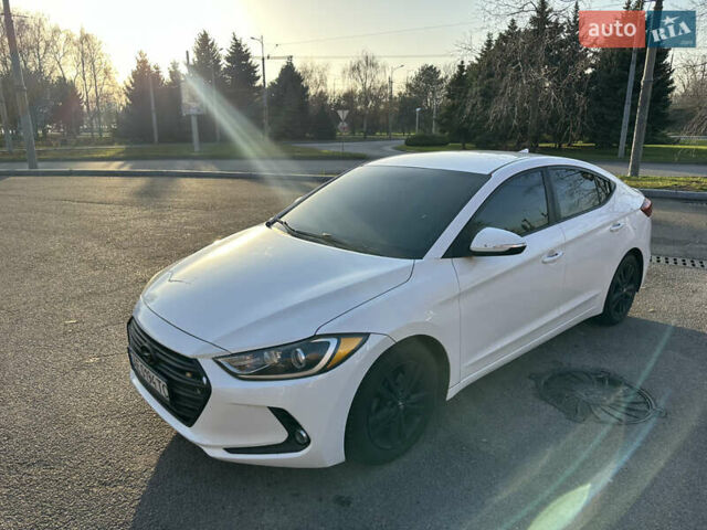 Белый Хендай Элантра, объемом двигателя 2 л и пробегом 180 тыс. км за 8900 $, фото 2 на Automoto.ua