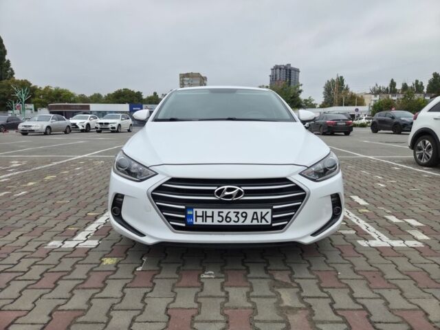 Белый Хендай Элантра, объемом двигателя 1.6 л и пробегом 195 тыс. км за 10500 $, фото 3 на Automoto.ua