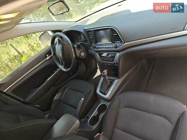 Білий Хендай Елантра, об'ємом двигуна 2 л та пробігом 255 тис. км за 10500 $, фото 6 на Automoto.ua