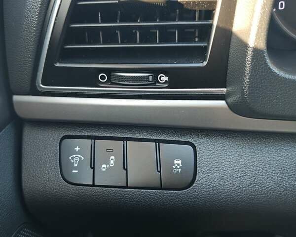 Білий Хендай Елантра, об'ємом двигуна 2 л та пробігом 255 тис. км за 10500 $, фото 19 на Automoto.ua