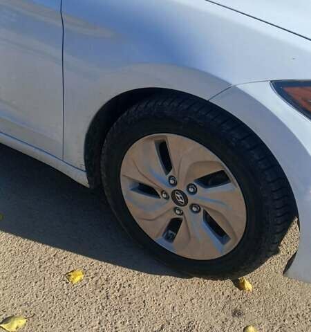 Хендай Элантра 2016 в Одессе на Automoto.ua Белый Хендай Элантра, объемом двигателя 2 л и пробегом 135 тыс. км за 8700 $, фото 2 на Automoto.ua