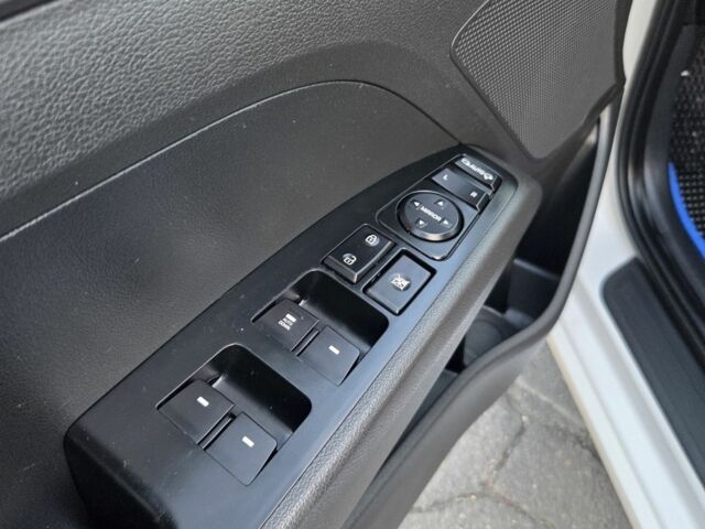 Белый Хендай Элантра, объемом двигателя 1.6 л и пробегом 195 тыс. км за 10500 $, фото 15 на Automoto.ua